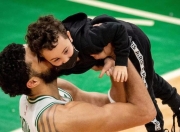 爱游戏体育-包含塔图姆连续七场比赛得分超过赛事规则更新，切尔西挑战极限！的词条