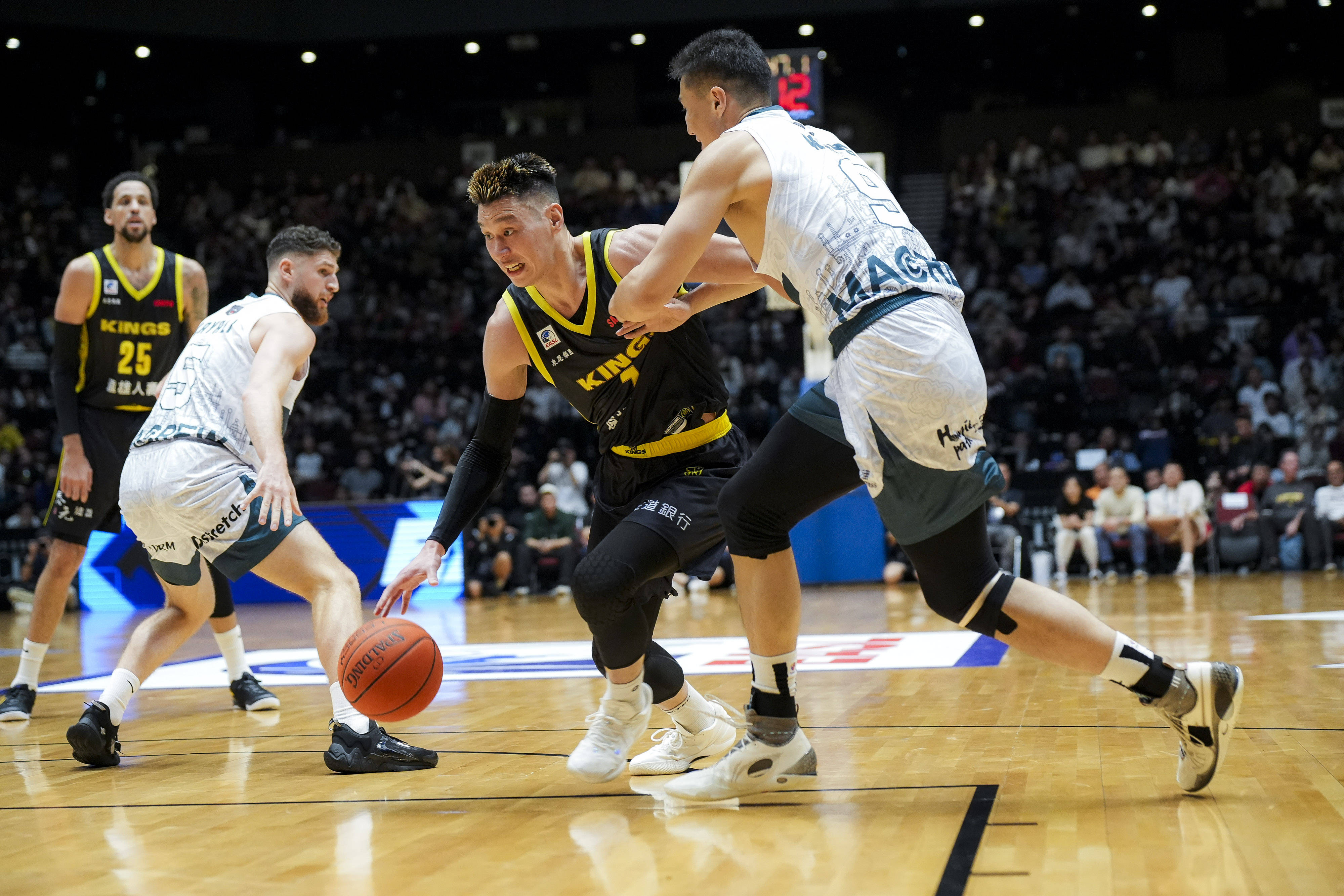 关键时刻浙江队备战欧超杯，篮板制胜细节曝光，质疑声仍在，更衣室氛围转暖的简单介绍