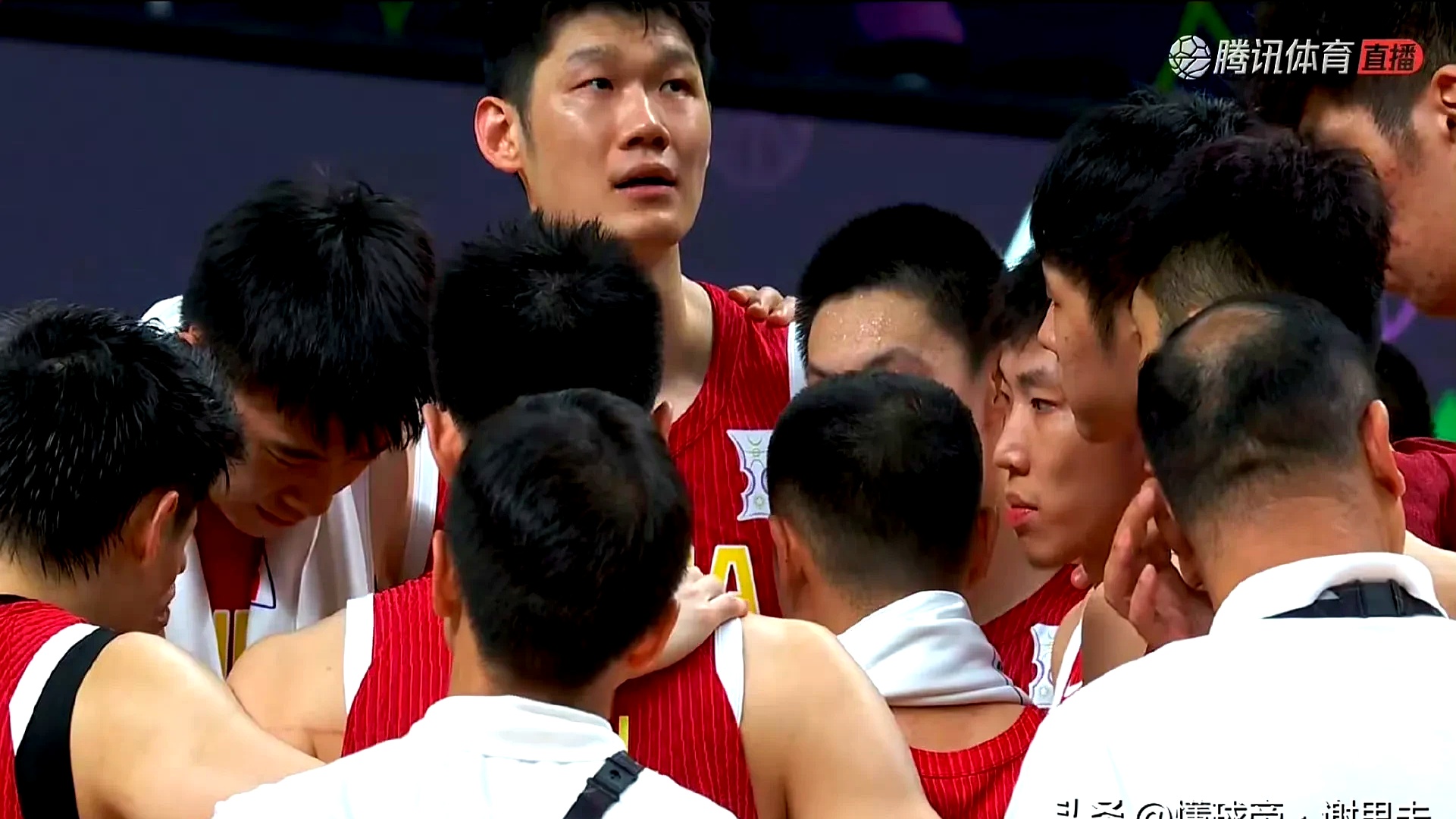 包含山东男篮迎中超关键赛，关键时刻队长鼓劲，悬念犹存，团队化学反应显著的词条