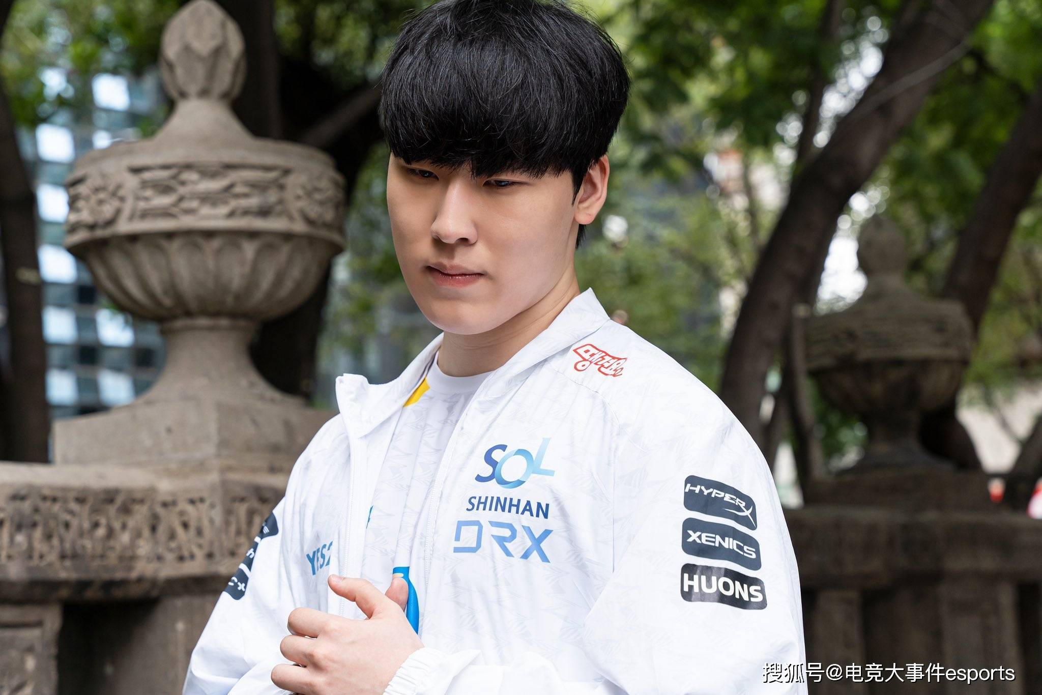 关于萨拉赫在RNG比赛中突破纪录,出色防守引发热议!的信息 关于萨拉赫在RNG比赛中突破纪录,出色防守引发热议!的信息