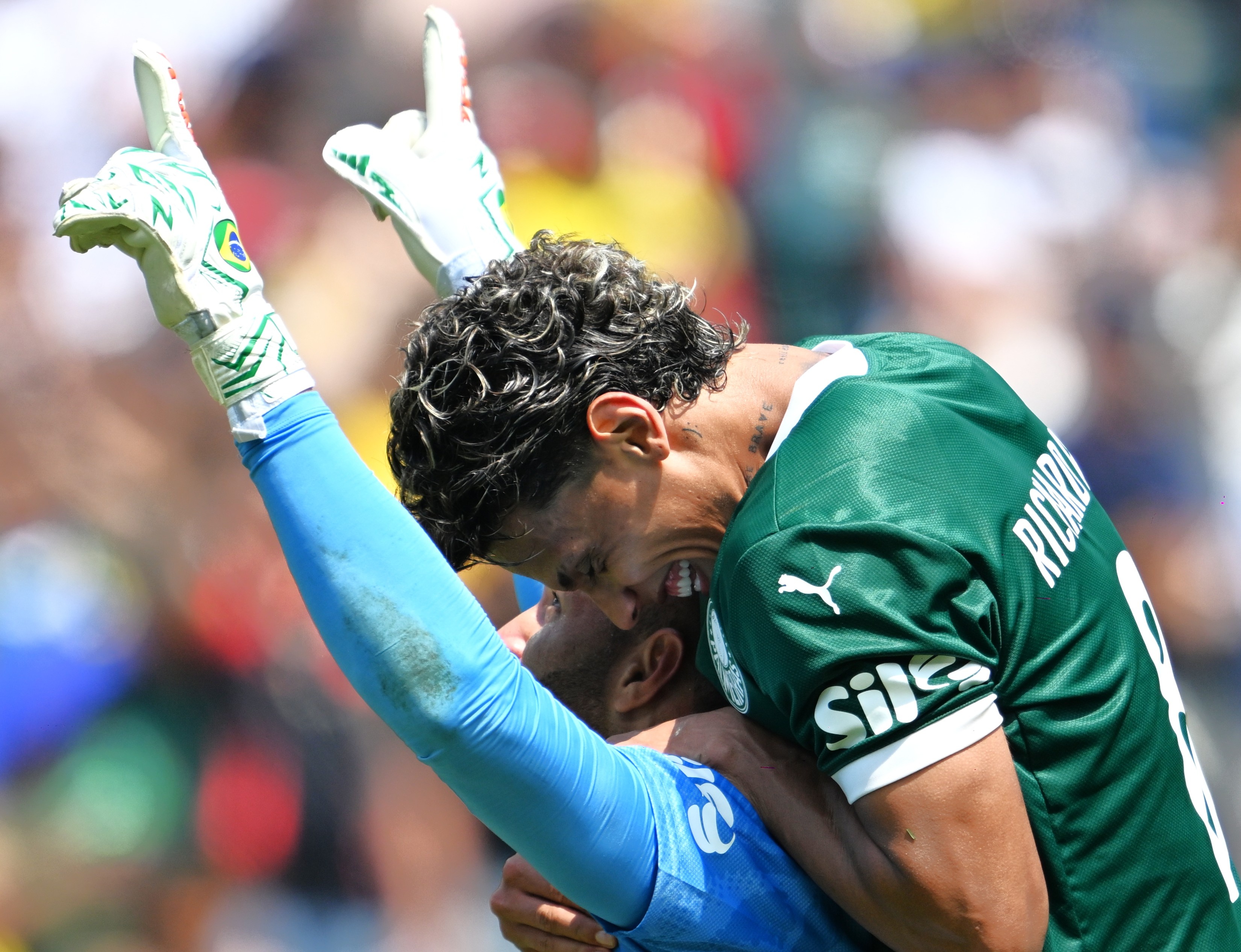 关于萨拉赫在雄鹿比赛中赛况扑朔迷离，连败引发热议！的信息